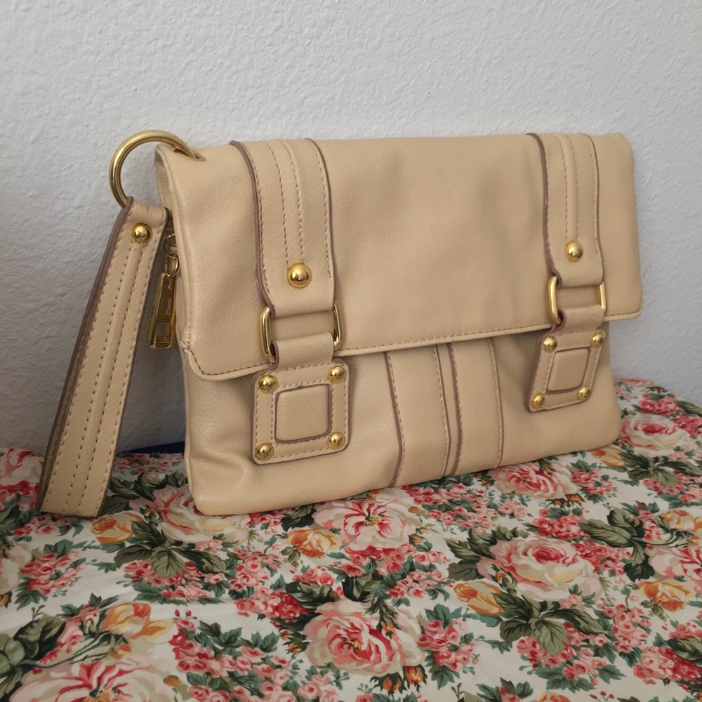 Daisy Fuentes Clutch
